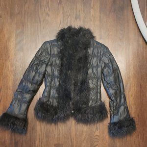 Black fitted puffer jacket with black fur trim in chest and sleeves XS